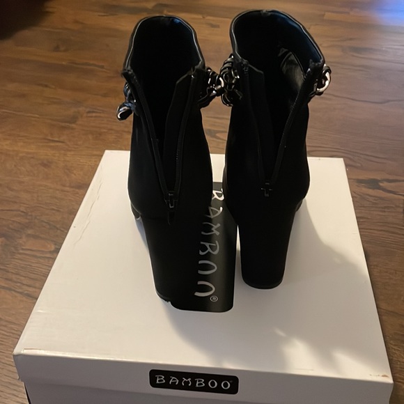 Women’s suede booties - Picture 3 of 6